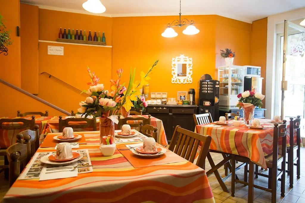 Logis Hotel Du Terreau Manosque France